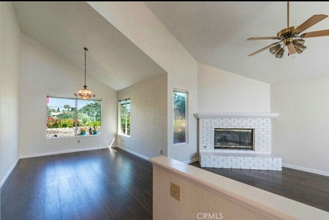 Building Photo - Available December 1st, 2024!! 3 BED 3 BAT...