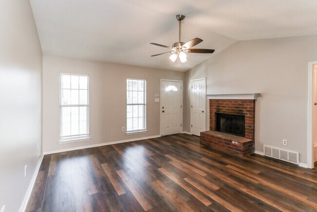 Foto del edificio - 10326 Curtis Dr