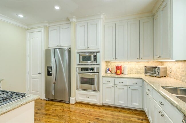 Building Photo - 105 Detering St