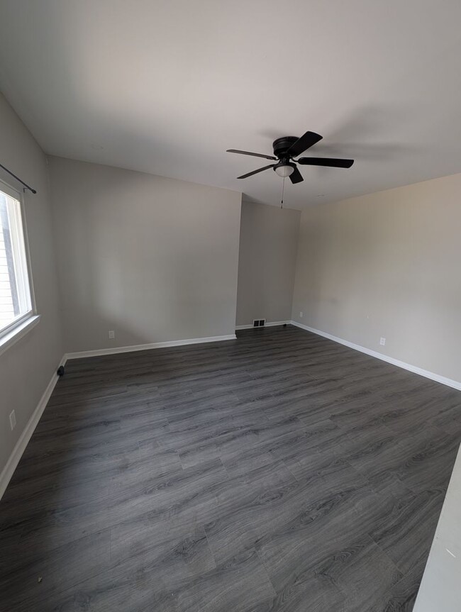 Photo - 2508 Cobden Street House