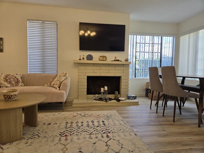 Foto del edificio - 4064 Crystal Dawn Ln