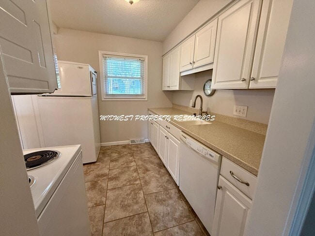 Building Photo - Cozy 3 Bedroom Home in Blue Springs