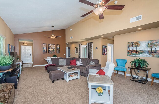 Building Photo - Serene Poway Condo Getaway with Pool & Spa!