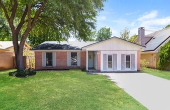 Building Photo - 2212 W Oakdale Rd