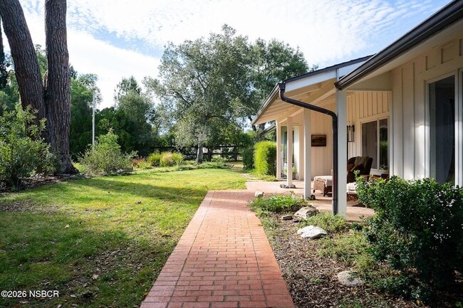 Building Photo - 724 N Refugio Rd