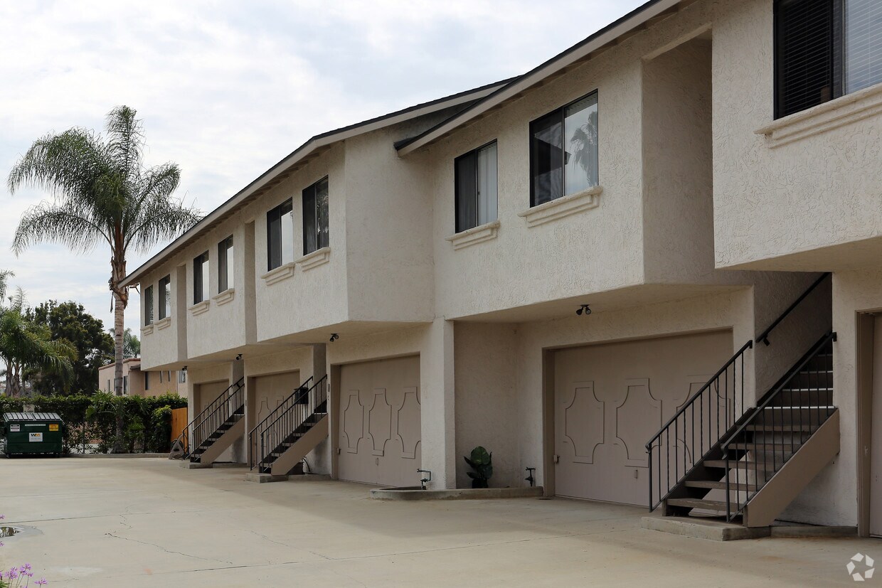 Building Photo - Dos Amigos