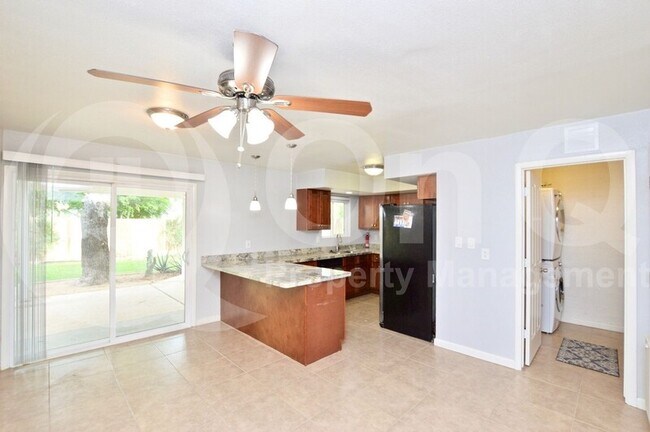 Foto del edificio - 1717 N Oleander St