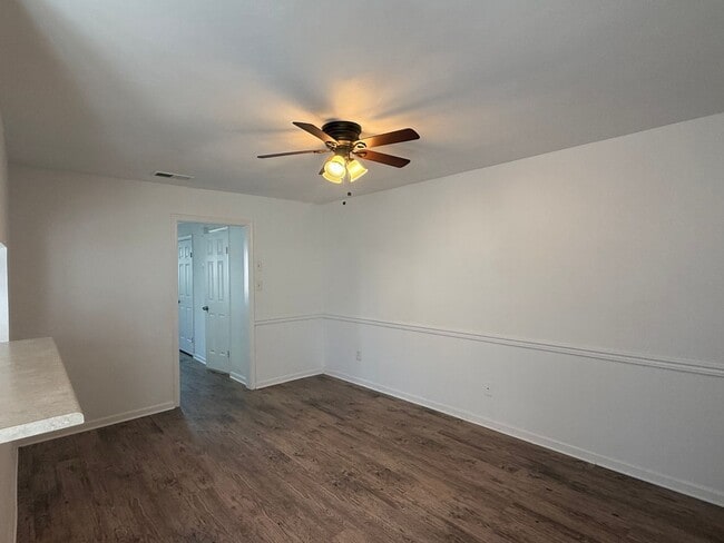 Building Photo - Virginia Beach Townhouse