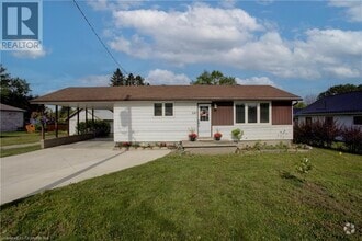 Building Photo - 387 Countess St S