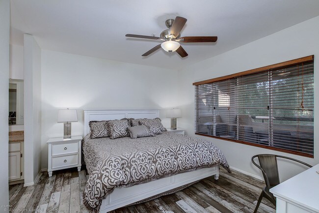 Foto del edificio - 9450 E Becker Ln