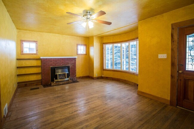 Foto del edificio - 4 bed/ 3 bath University Rental House ($3,...