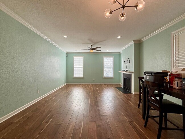 Foto del edificio - Modern living in the heart of Greenbrier - 4 BR home with open layout