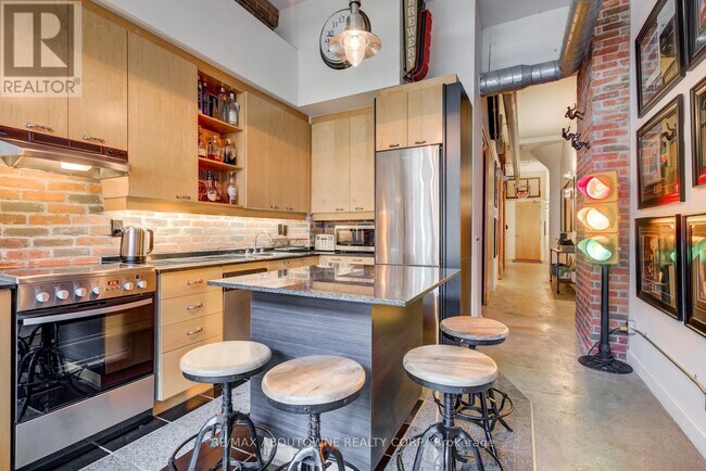 Building Photo - 155 Dalhousie St