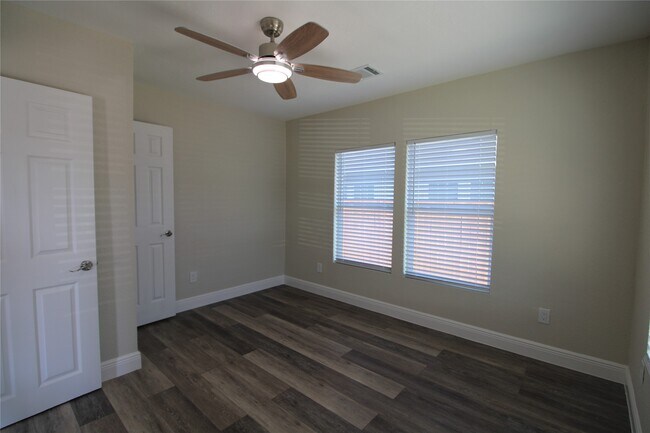 Foto del edificio - 6925 Avenue N