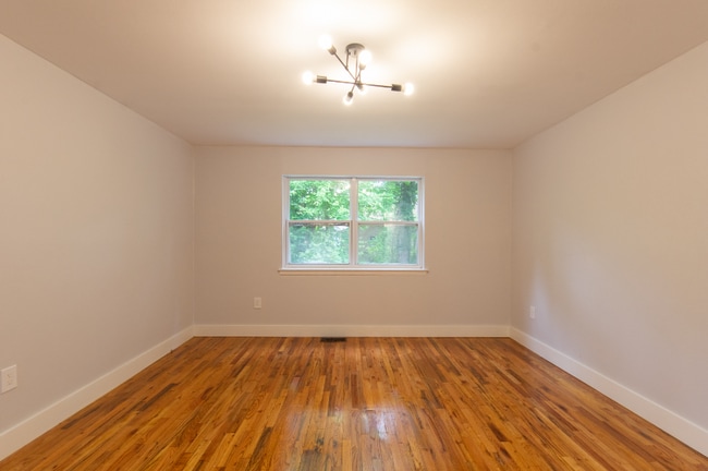 Building Photo - 1903 Country Ln