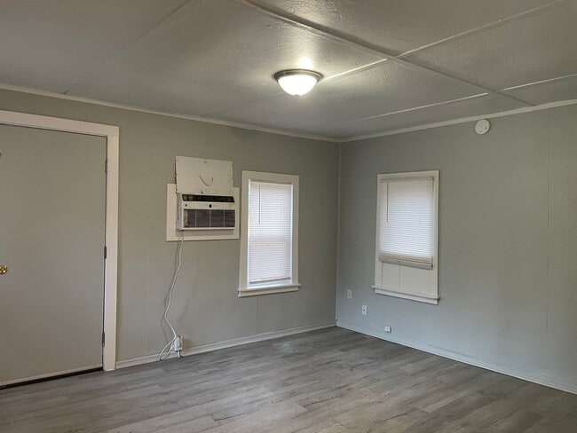 Foto del edificio - Cute Bungalow Style 1 Bedroom 1 Bath Home--Washer/dryer included!!