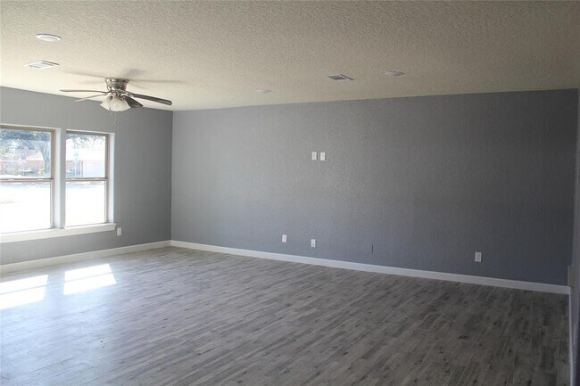Building Photo - 714 Heisse St