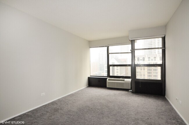 Foto del edificio - 30 E Huron St