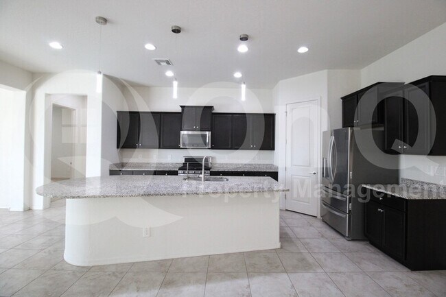 Foto del edificio - 1865 E Crescent Way