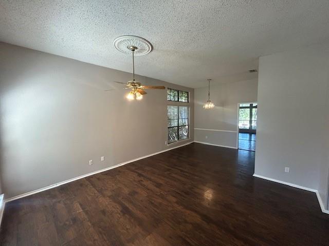 Foto del edificio - 7709 Radford Cir