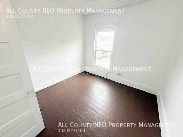 Building Photo - 3292 W 98th St
