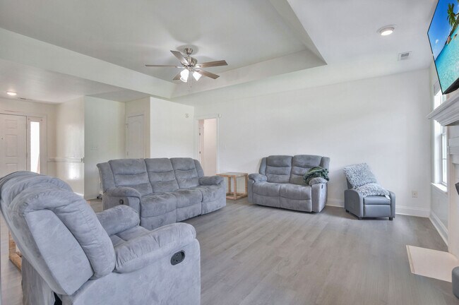 Foto del edificio - 202 Weeping Hollow Ct