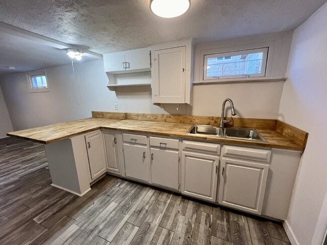 Building Photo - Recently updated basement apartment ready now!