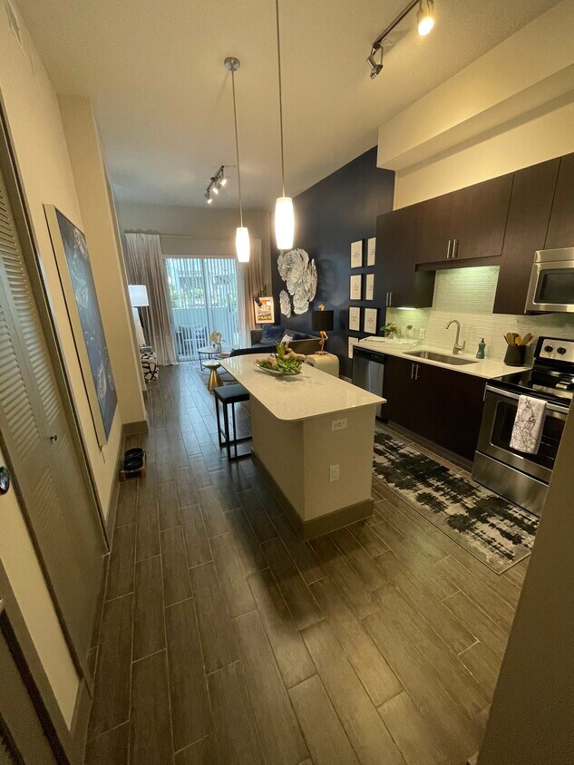 Foto principal - 8805 Dadeland Blvd