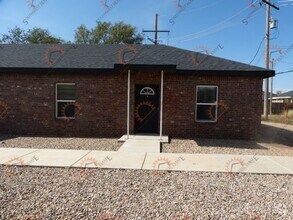 Building Photo - 2400 E 14th St