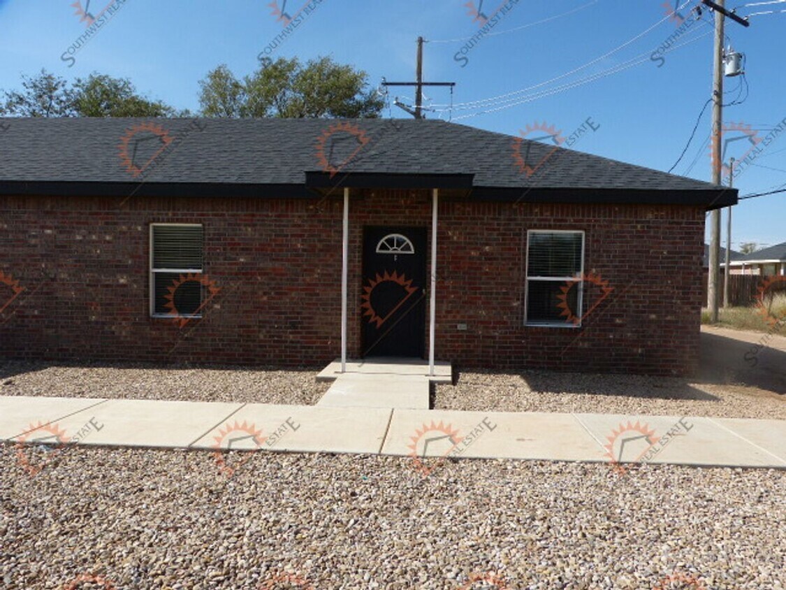 Primary Photo - 2400 E 14th St
