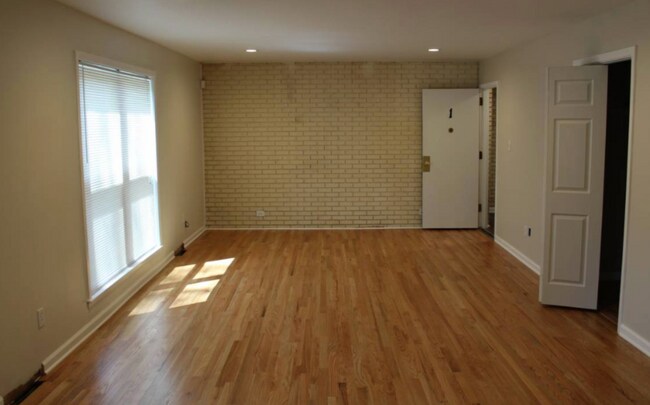Building Photo - 525 N Osage St