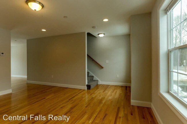 Building Photo - 12 Duquette St
