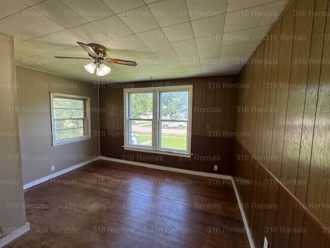 Building Photo - $795 - 2 bed 1 bath - Single Family Home