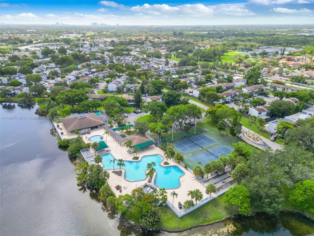 Foto principal - 6608 SW 114th Ave
