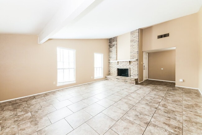 Building Photo - 515 Nora Ln