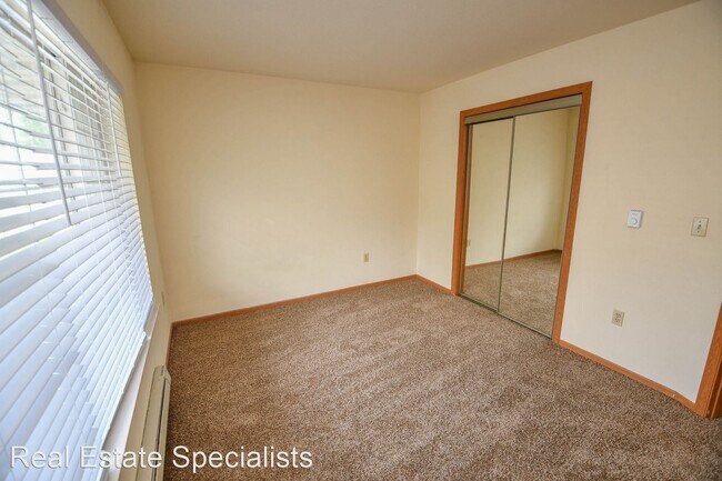 Building Photo - 125 Deer Creek Ct