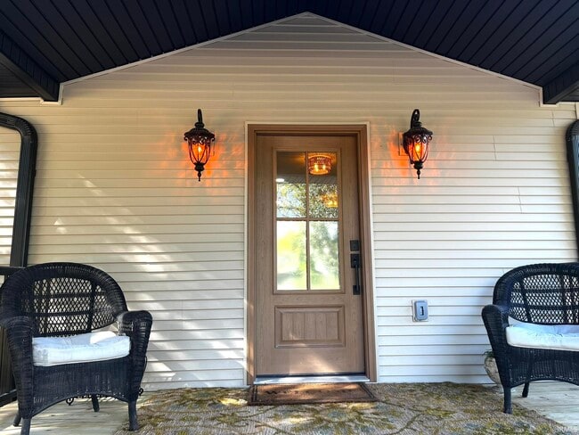 Building Photo - 624 Monroe St