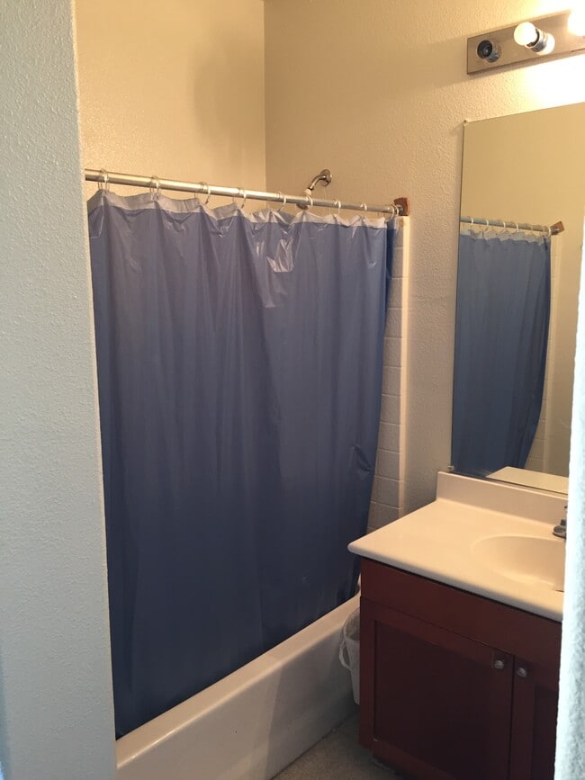 Foto del edificio - 235 Metropolitan Dr