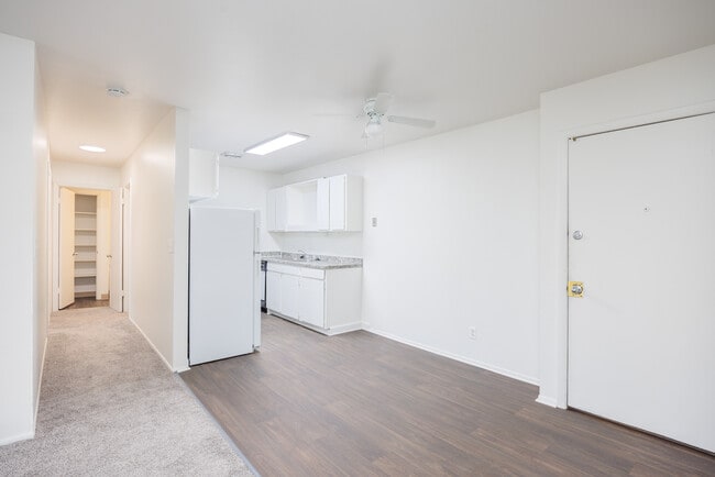 Cedar Creek Apartments - Cedar Creek Apartments