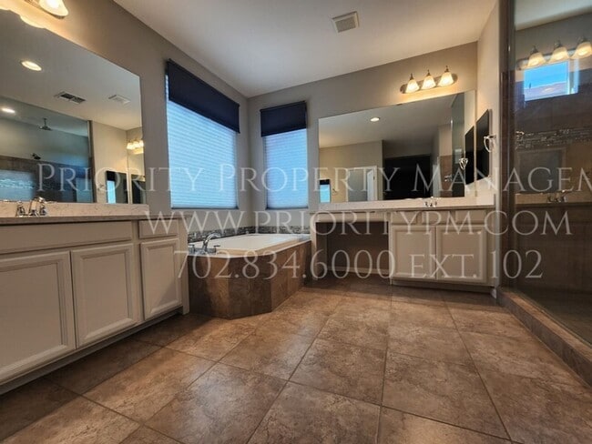 Foto del edificio - ~~COMING SOON~~Stunning SW Beauty! 4 Bedro...
