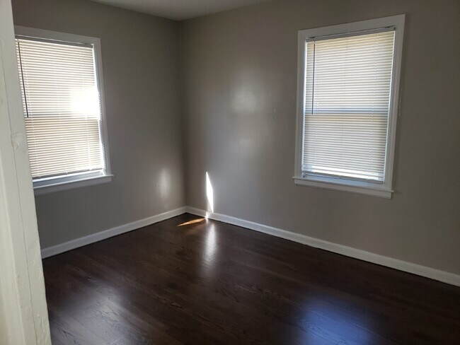 Foto del edificio - 3011 E 73rd St