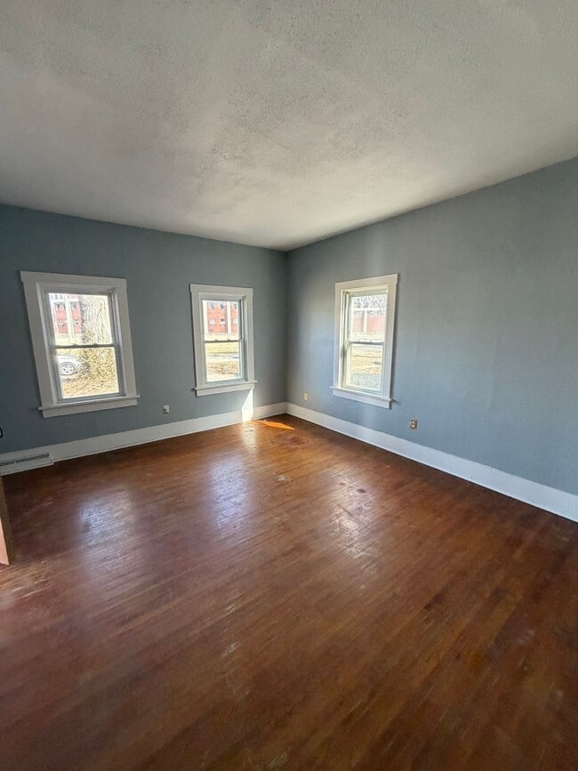 Building Photo - 1504 E Phillips St