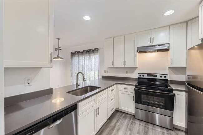 Foto del edificio - 5205 Dudley St