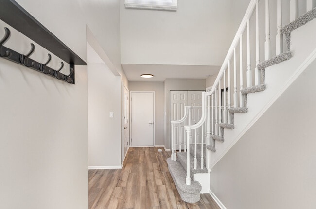 Building Photo - 355 Crestwood Ct