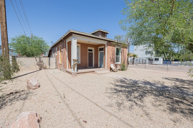 Building Photo - 610 N 9th St