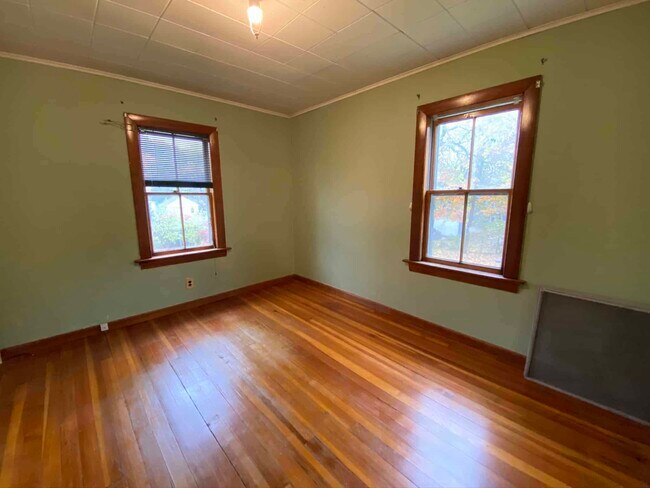 Building Photo - 35 Hinckley St