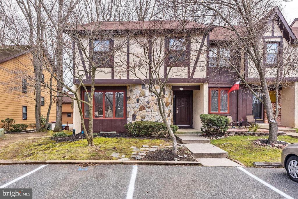 Foto principal - 215 Keats Ct