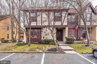 Building Photo - 215 Keats Ct