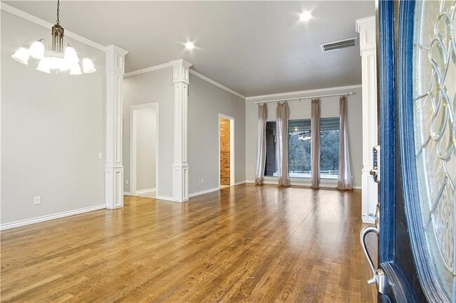 Building Photo - 9417 Forest Dale Dr