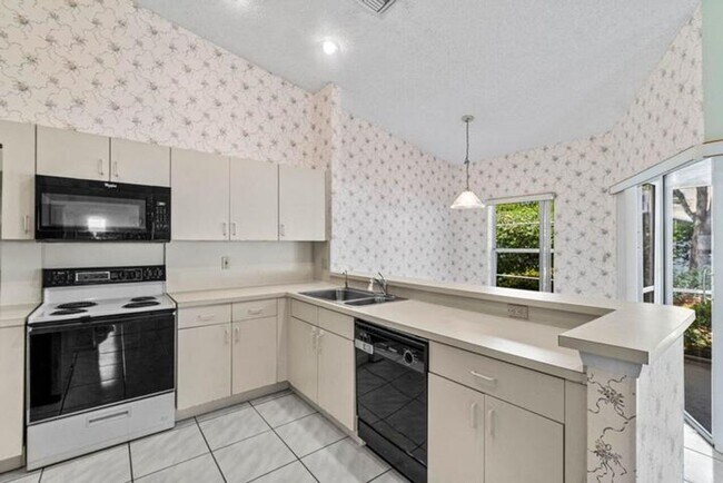 Foto del edificio - 10001 Country Brook Rd